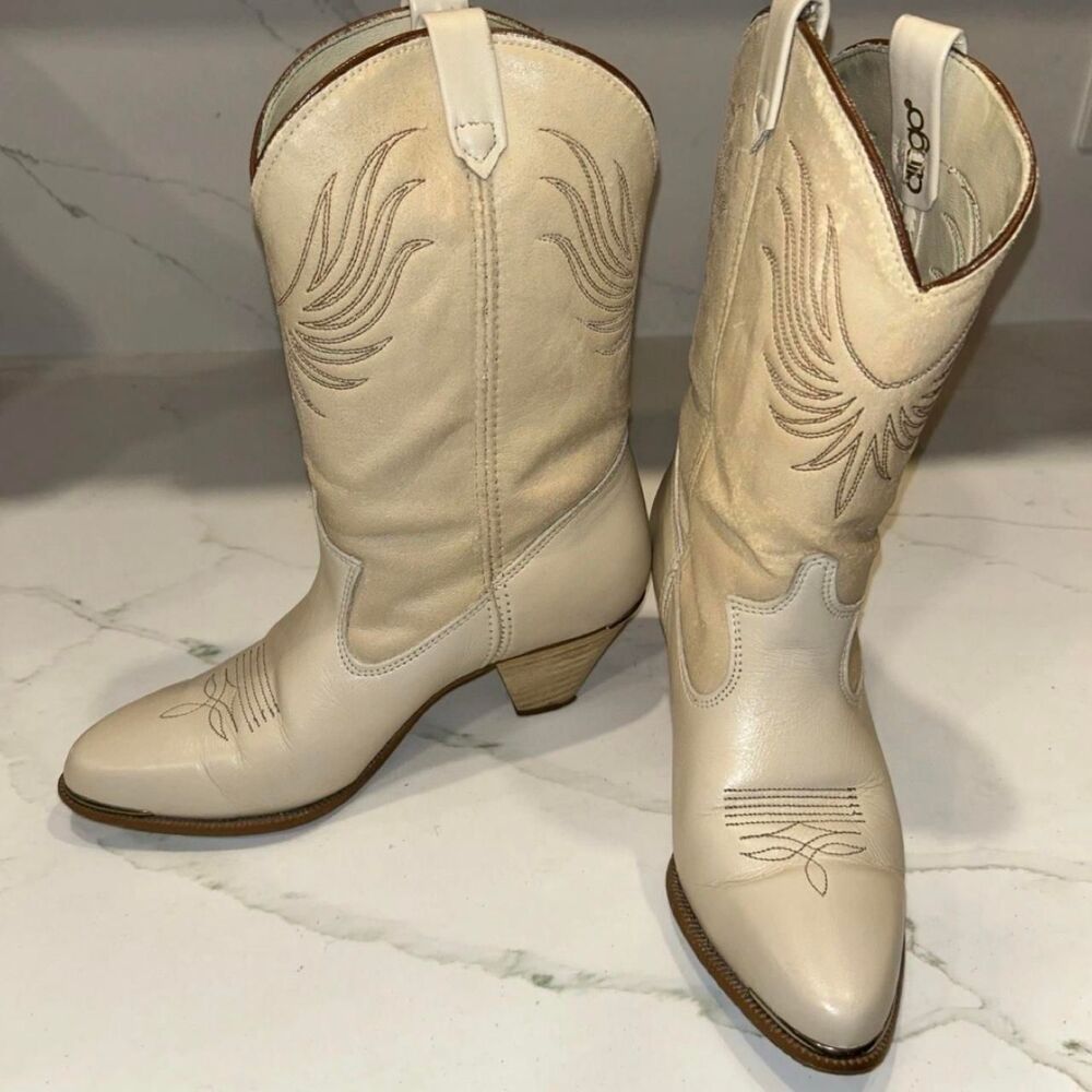 Dingo-1969 Women's Cream and White Boots